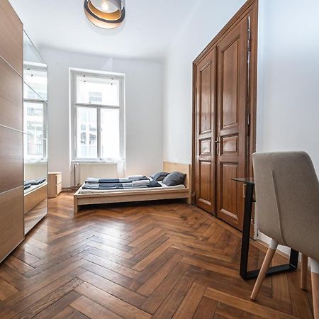 New Town Central Apartment Praga Exterior foto
