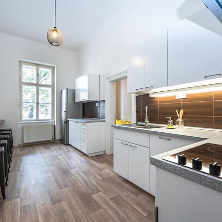New Town Central Apartment Praga Exterior foto