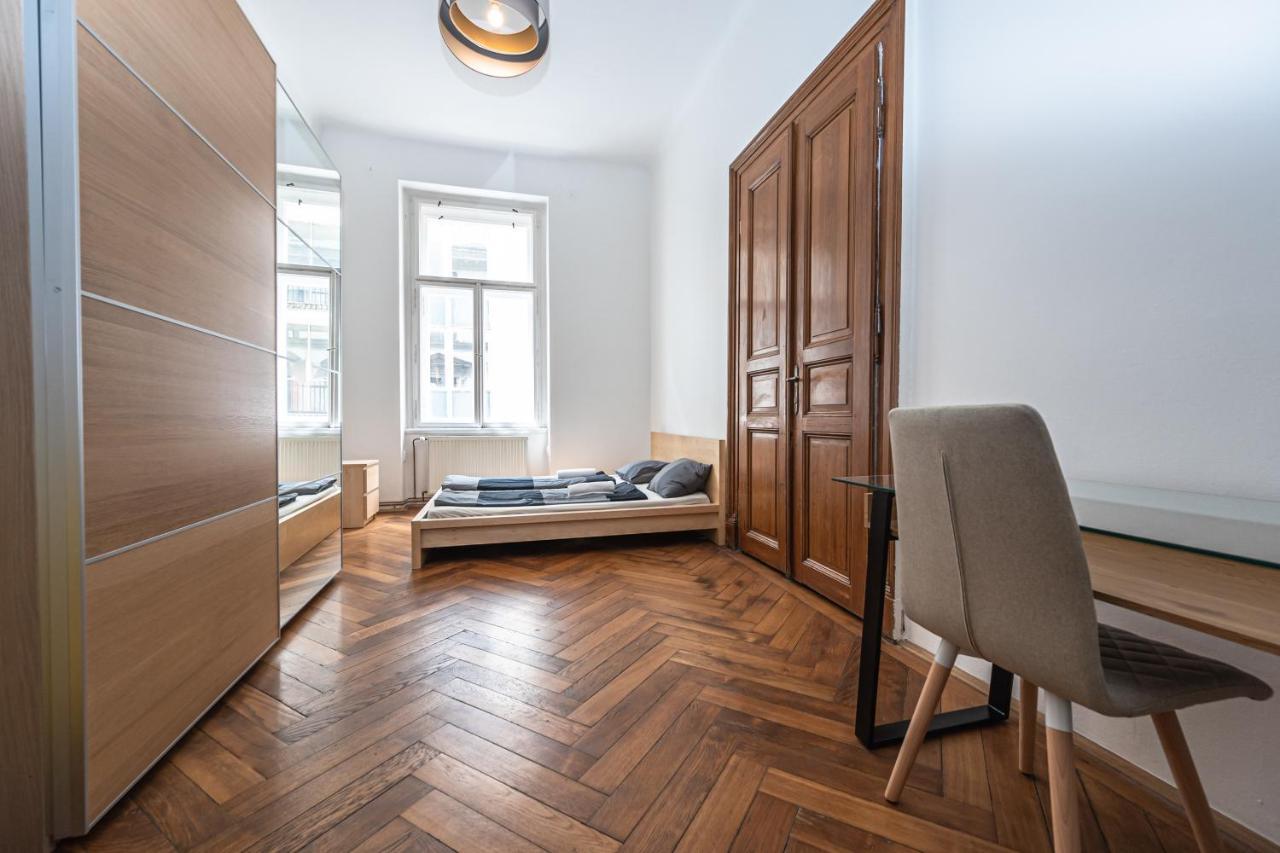 New Town Central Apartment Praga Exterior foto