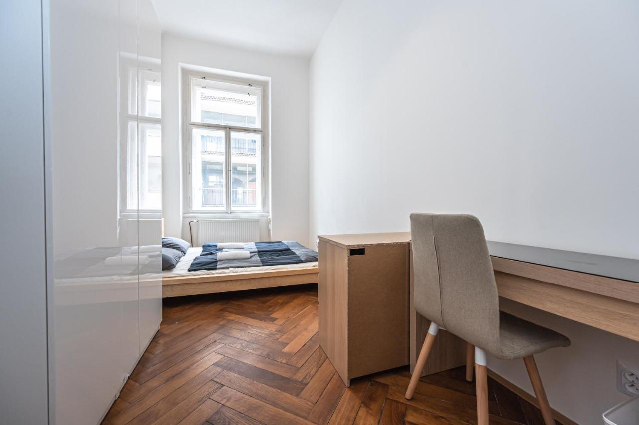 New Town Central Apartment Praga Exterior foto